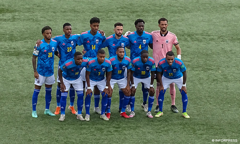 Comité Olímpico Cabo-verdiano - Futebol: Ontem os tubarões perderam frente  a Argélia por 5-1. O jogo consta de dois amigáveis frente às seleções da  Argélia e do Comores, a fim de se